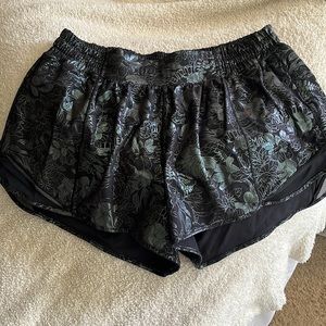 Lululemon shortie shorts